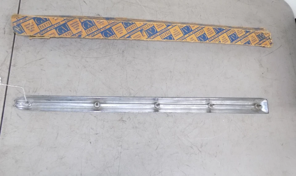 NOS 1948 48 OLDSMOBILE 76 y 78 Series Guardabarros Delantero Tapa Puerta Moldura 554095 Foto 3 de 3