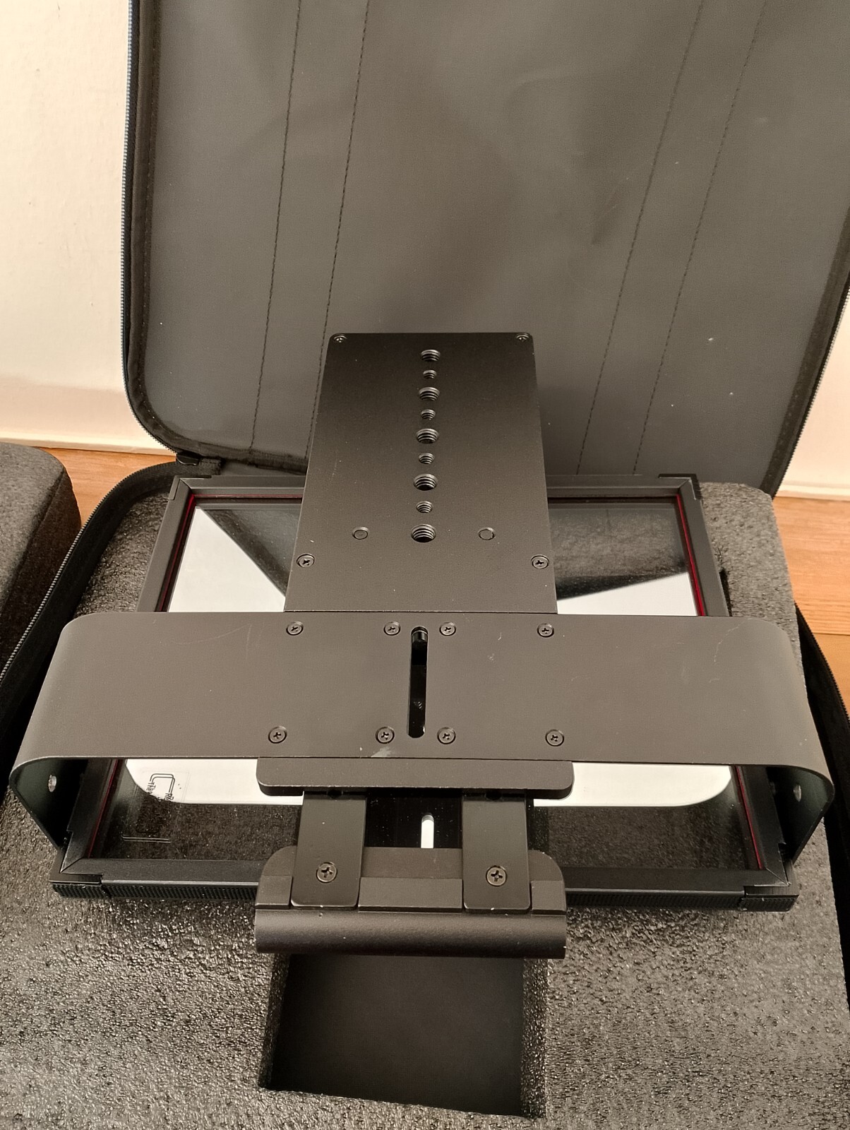 Glide Gear TMP100 Adjustable iPad/ Tablet/ Smartphone Teleprompter Beam