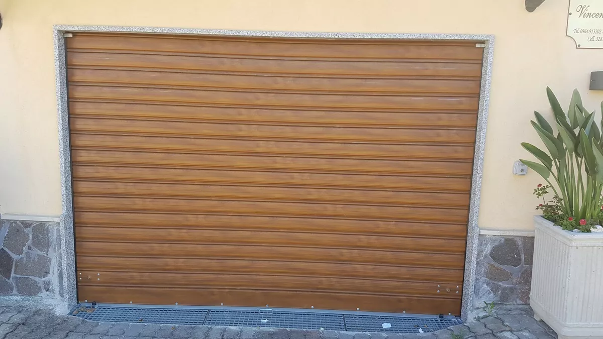 SERRANDA AVVOLGIBILE PER GARAGE AUTOMATICA VARIE MISURE E COLORI