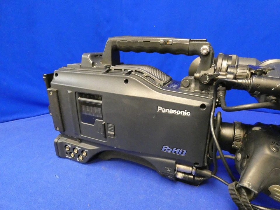 Panasonic AJ-HPX2000P P2HD Camcorder w/Fujinon XA17x7.6BRM-M48 HD Lens, 1300 hrs - Image 2 of 4