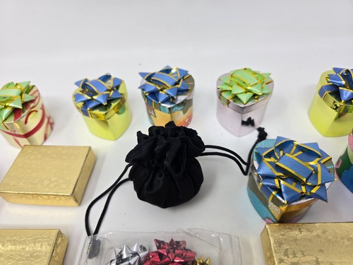 LOTE de 26+ Cajas de Regalo Pequeñas Llenas de Algodón Color Dorado Anillo Joyería Caja de Cartón - Imagen 3 de 17