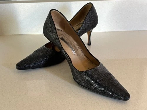 WOMEN'S MANOLO BLANIK TEXTURED BLACK LEATHER PUMPS SIZE 41