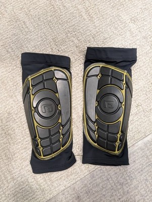 G-Form Pro-S Soccer Shin Guards Pair Unisex Black/Gold No Strap Size 5'-5'7''