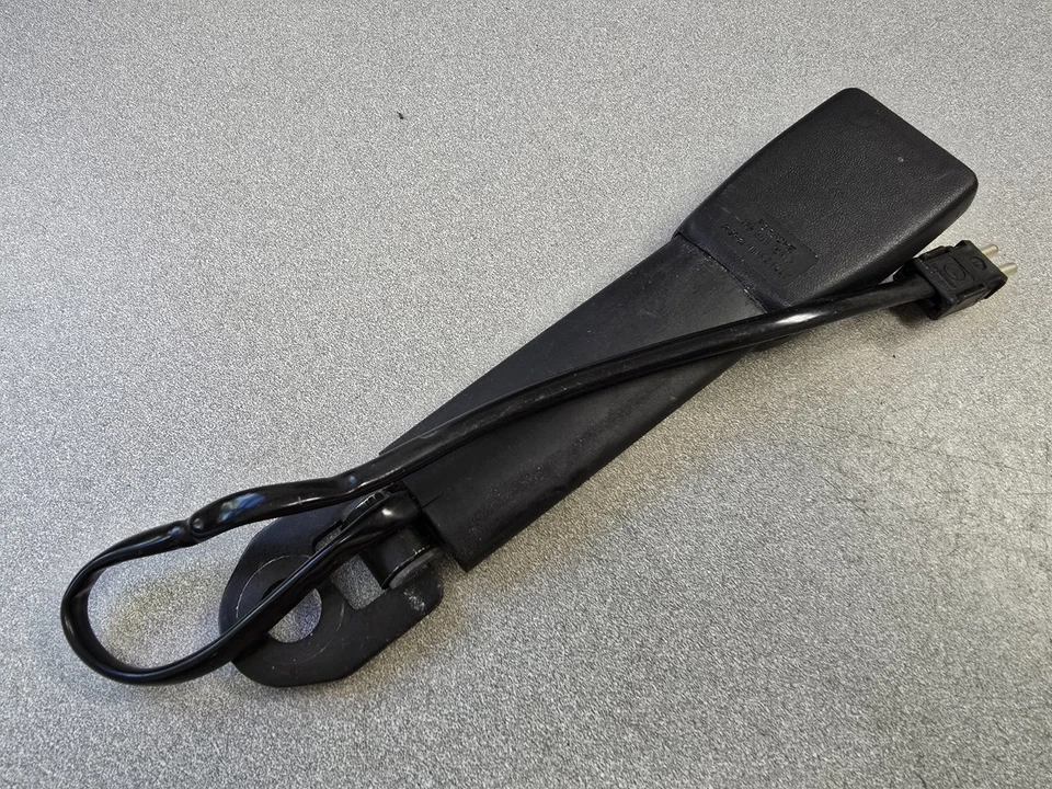 VERY NICE USED ORIGINAL GENUINE PORSCHE 928 944 SEATBELT RECEIVER 1986-89 Foto 3 de 4