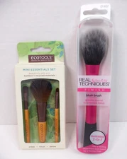 Real Techniques Finish Blush Brush By Sam & Nic & Mini Essentials Brushes