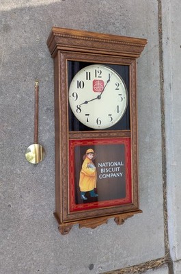 Vintage National Biscuit Company Oak Wood Regulator Wall Clock Nabisco Wisconsin