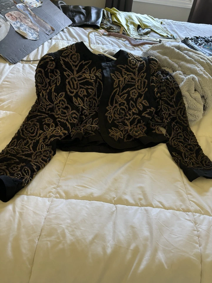 Chaqueta corta vintage de seda con cuentas Diane Freis. Perfecto para casual o elegante. Foto 4 de 4