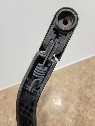 2006 TOYOTA PRIUS REAR WIPER ARM - Picture 4 of 5