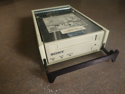Sony DDS SDT-11000 - Tape drive DAT ( 20 GB / 40 ) DDS-4 SCSI internal 3.5''...