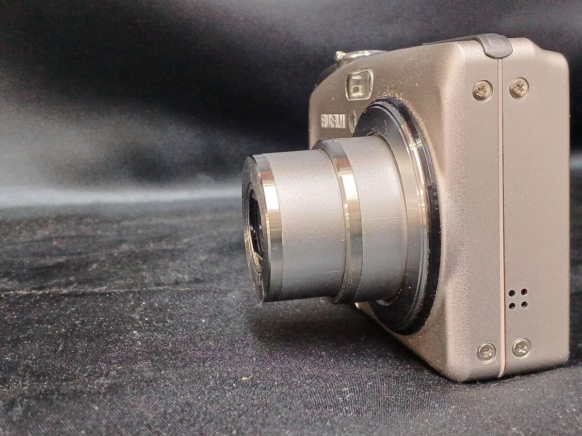 FUJIFILM FinePix F60fd Silver 12.0MP Compact Digital Camera FUJIFILM FinePix F60fd Silver 12.0MP Compact Digital Camera