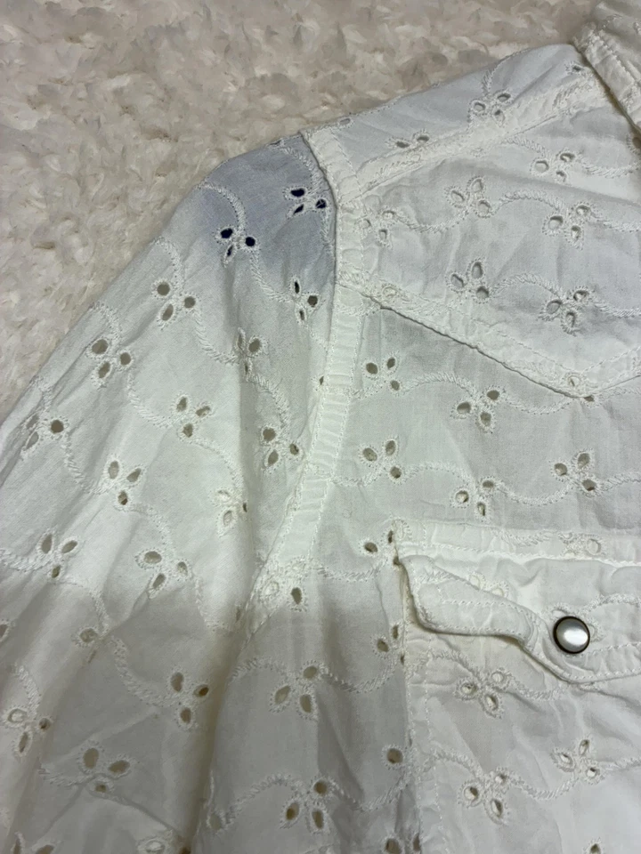 Arizona Jean Co Shirt Womens Medium White Eyelet Lace Western Snap Button Boho - Image 3 of 4