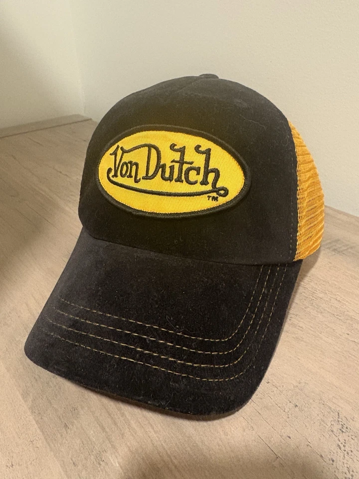 Gorra de terciopelo negra y amarilla Von Dutch Patch Trucker malla Snapback Foto 2 de 4