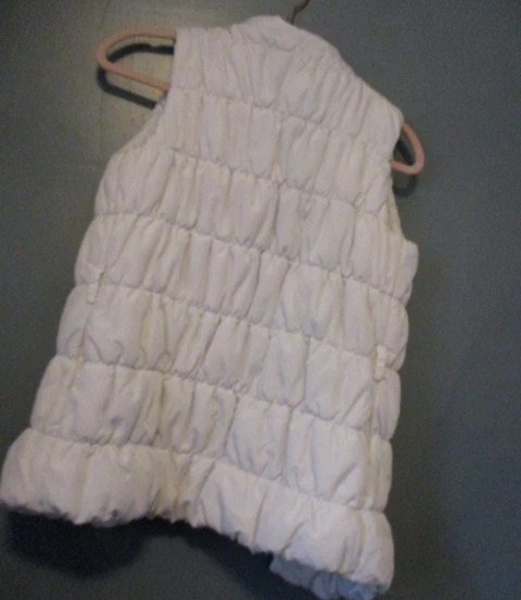 DONCASTER WOMEN'S PUFFER VEST IN WHITE, SIZE 2 Snaps Closure - Image 3 of 3