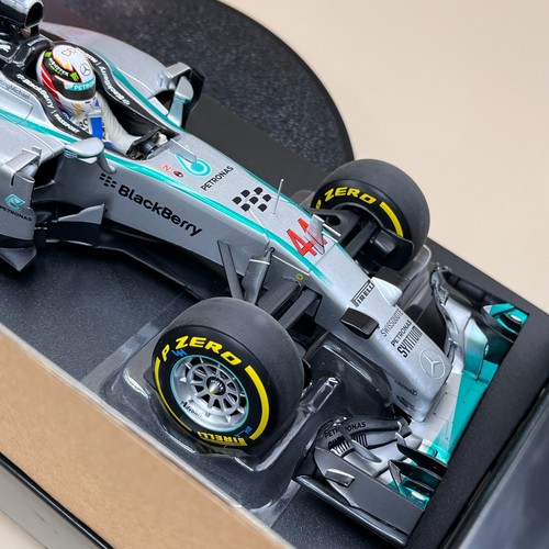 MINICHAMPS 1/18 MERCEDES AMG Petronas W05 Hamilton #44 Abu Dhabi 2014 110140444 - Foto 10 di 13