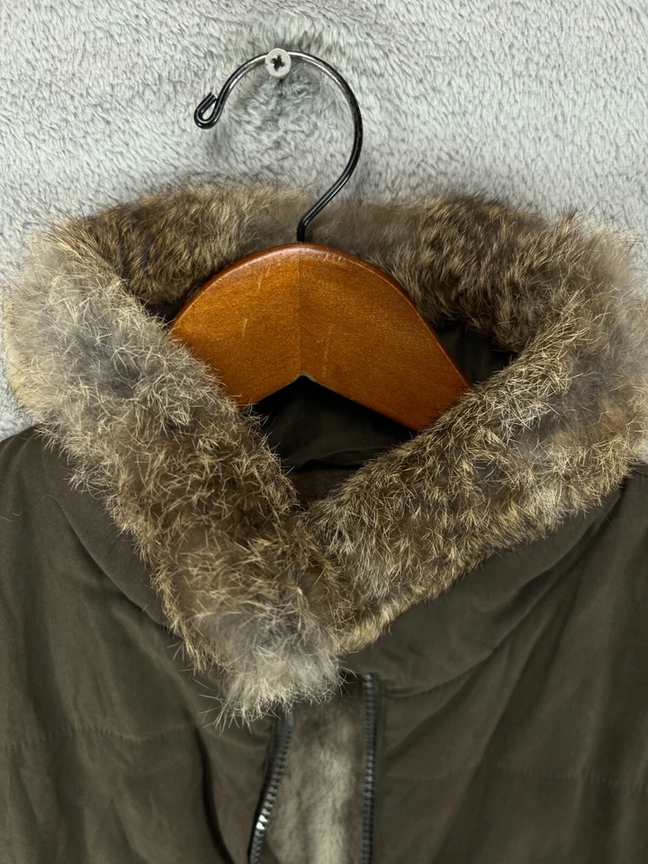 Chaqueta acolchada con ribete de piel resistente a la intemperie para mujer mediana marrón Softshell línea polar de colección Foto 2 de 4