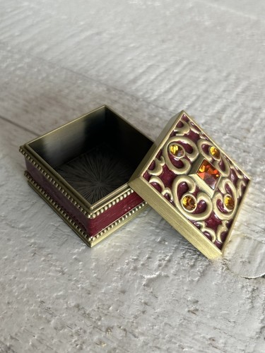 Vintage Alexis Ashley Brass Jeweled Jewelry Keepsake Box 1.5” - 第 4/5 張圖片