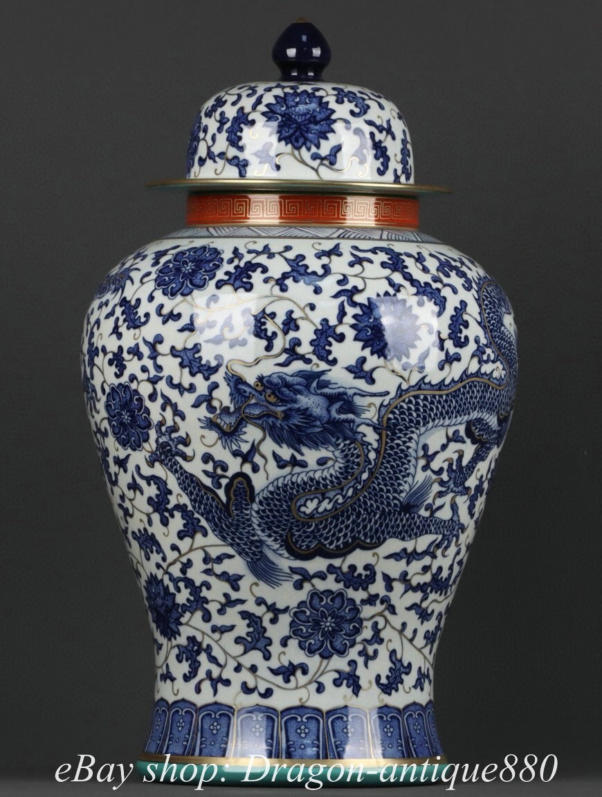 青白磁のドラゴン模様の陶器壺 青白磁のドラゴン模様の陶器壺 23.6
