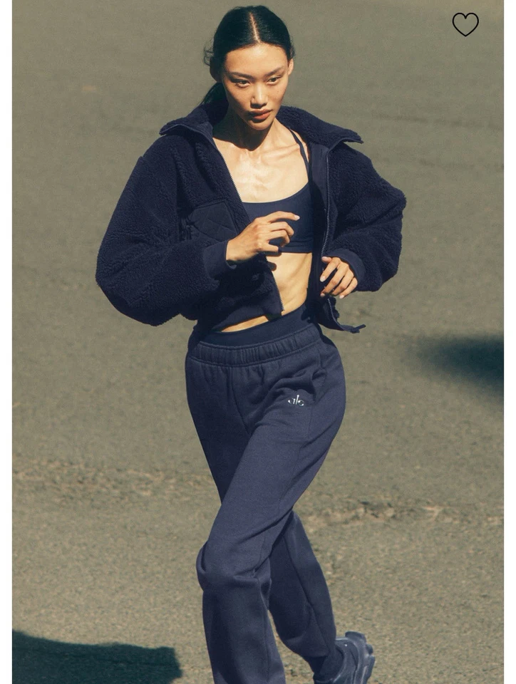 Alo Yoga Accolade Sweatpants Size Xsmall Navy Color Original Price $138 - Image 3 of 4