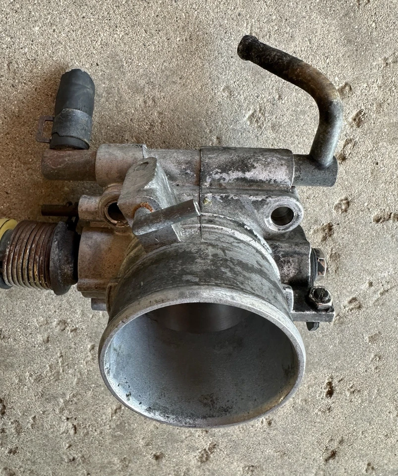 Nissan 300zx Z32 1990-96 carrocería del acelerador. Lado del pasajero. Foto 3 de 4