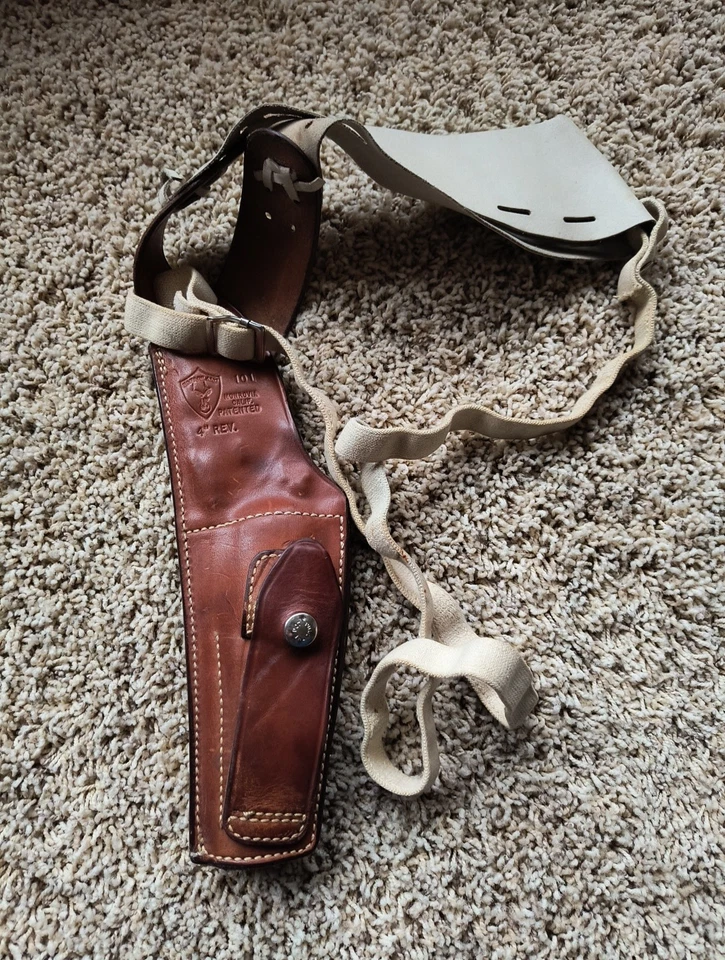 Safariland 101 Rev 4" Shoulder Holster Brown Right Hand - Image 2 of 3