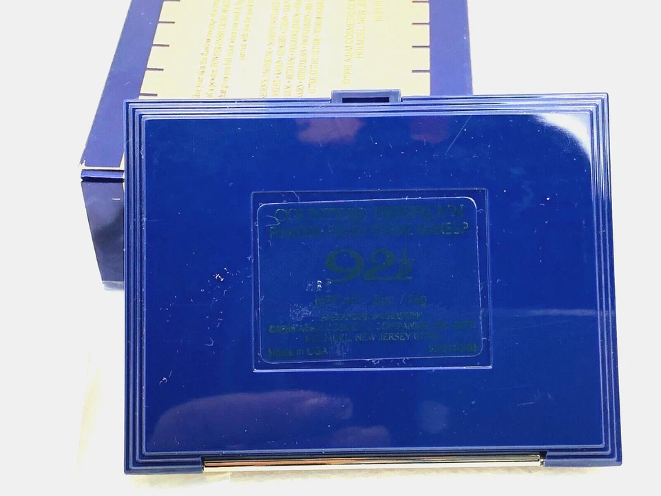 NEW w/ box ALEXANDRA DE MARKOFF Powder Finish Creme Makeup 92 1/2 **SOLD AS-IS - Image 3 of 4