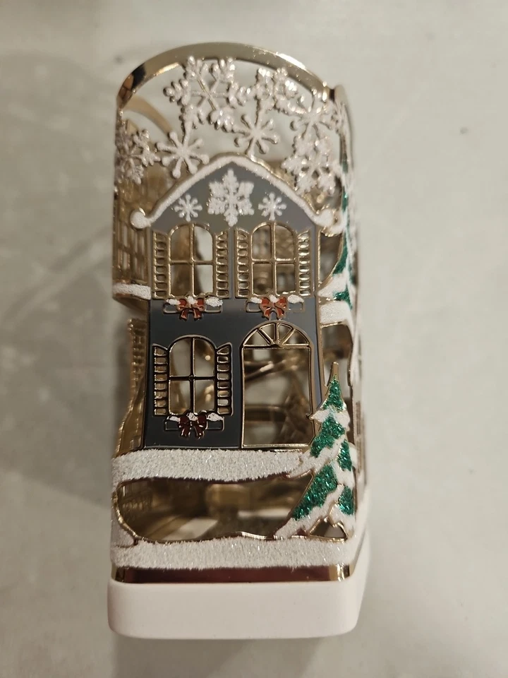 Soporte de jabón de manos espumoso Bath & Body Works Holiday Village Scene ¡Envío GRATIS!  Foto 4 de 4