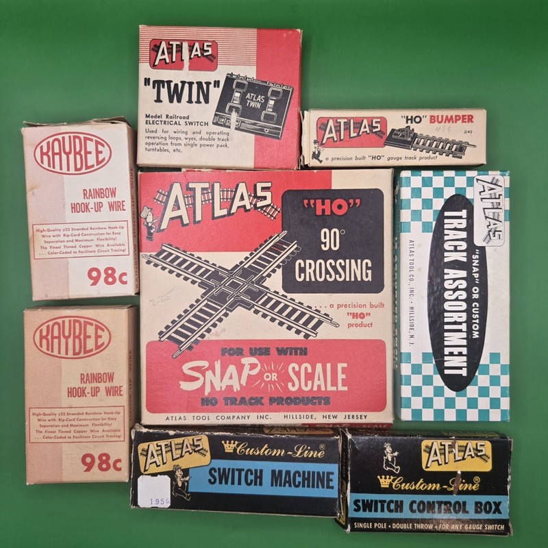Assorted Model Train Accessories Atlas HO Scale Train Lot