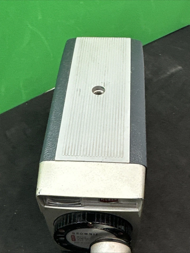 Cámara de película Kodak Brownie de colección 8 mm F 2,7 funcionando perfecta grabación vintage Foto 4 de 4