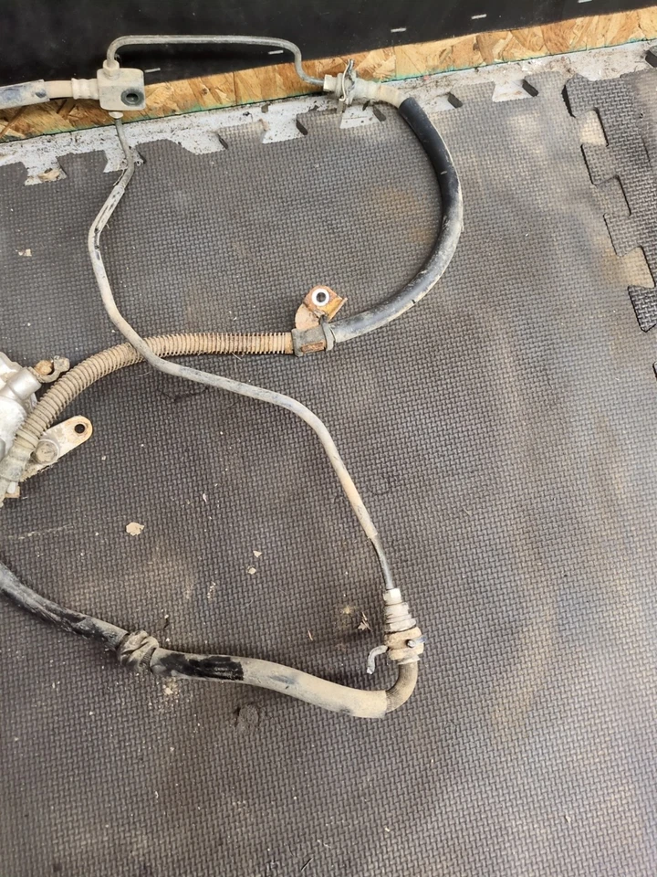 2004 04 Suzuki Eiger 400 cilindro maestro de freno delantero | pinzas | líneas de freno Foto 4 de 4