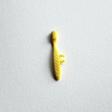 2009 Barbie Dream House GNH53 Replacement Part Piece YELLOW TOOTHBRUSH ONLY