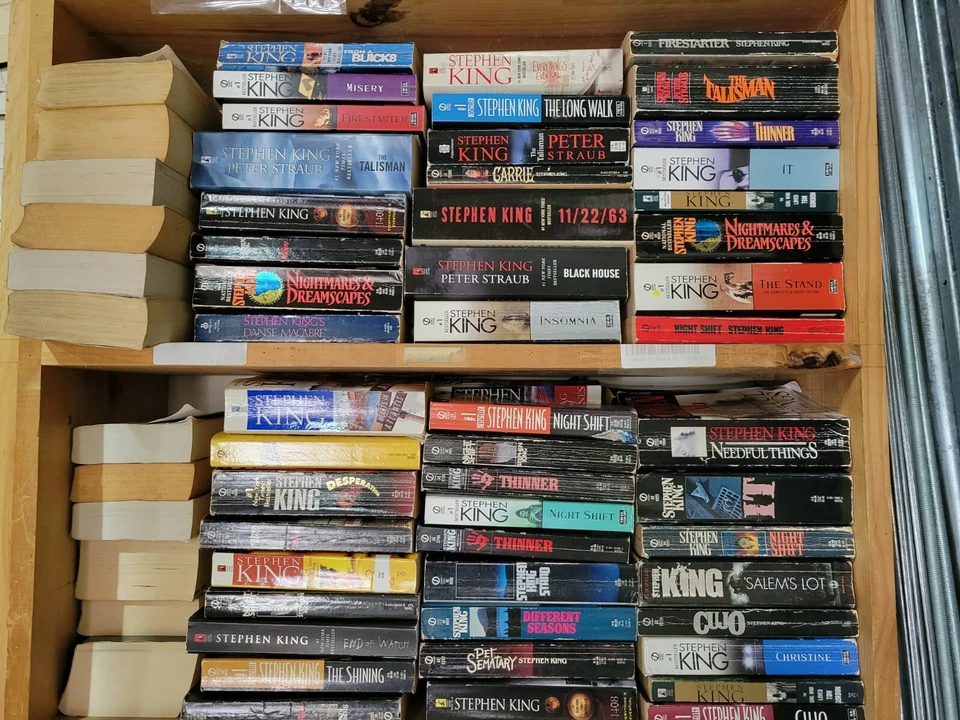 Lot of 10 Stephen King Paperback Books Random Mix HORROR Free Shipping - Image 3 of 4