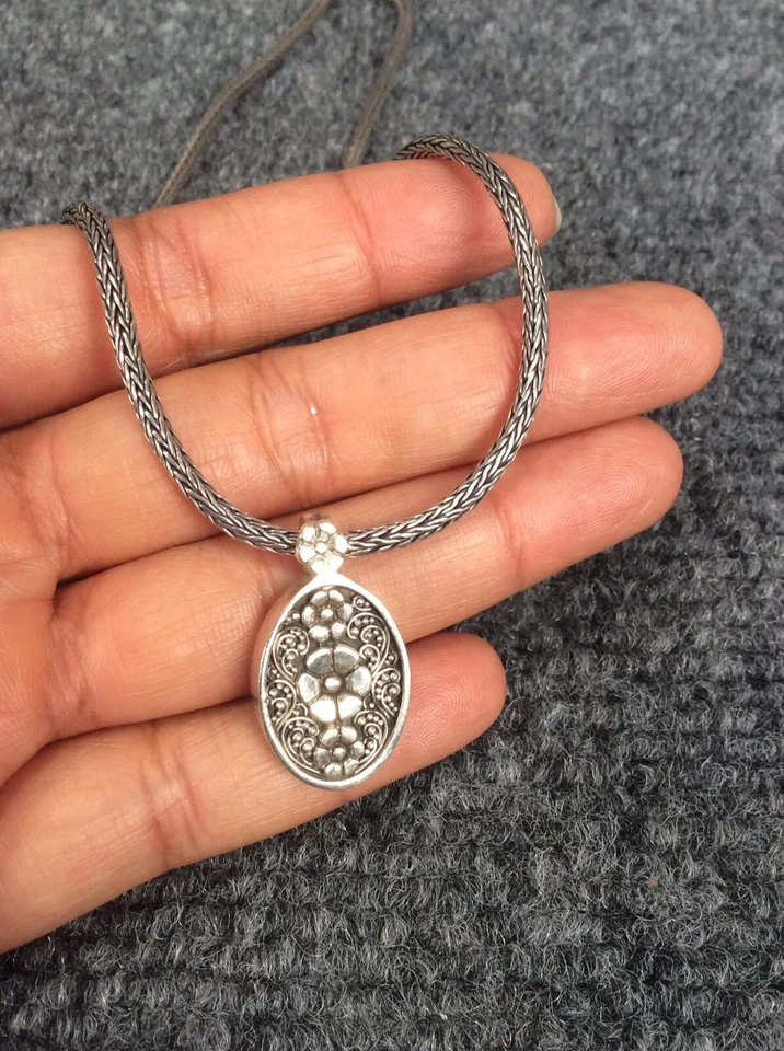 Lois Hill Bali Indonesia Plata de Ley 925 Colgante Ovalado Palanca Collar Foto 4 de 4