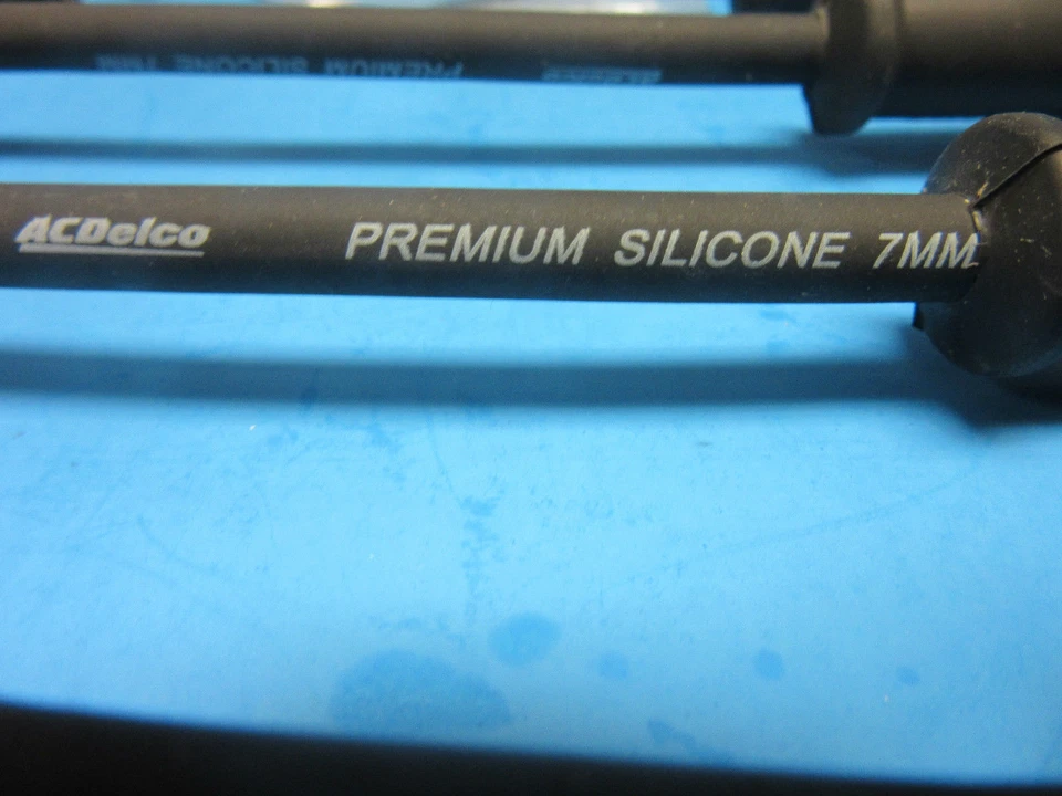 Juego de bujías y cables 9748UU genuinos GMC ACDELCO V8 Foto 3 de 4