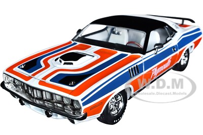 1971 PLYMOUTH BARRACUDA 440 PEARL WHITE W/ STRIPES 1/24 DIECAST BY