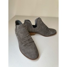 Vince Camuto Palmina Perforated Suede Ankle Booties Taupe Gray NWOT Size 9.5