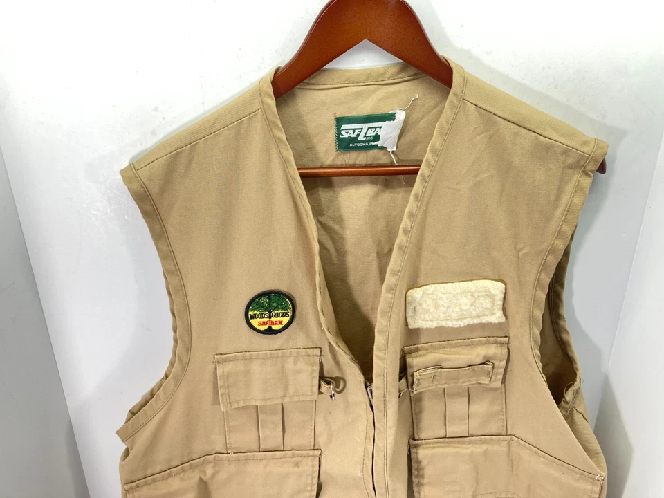 SafTbak Woods Goods Hunting Vest Mens L Khaki Beige Zip Up Pockets Outdoor Logo - Image 2 of 4
