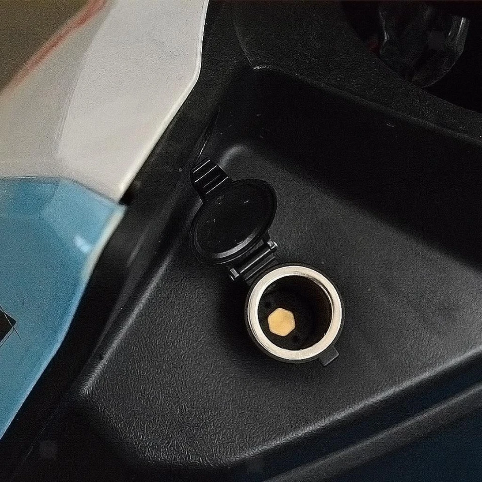 12V Car Motorcycle Cigarette Lighter Power Socket Outlet Plug with Fuse Wire - Image 3 of 4