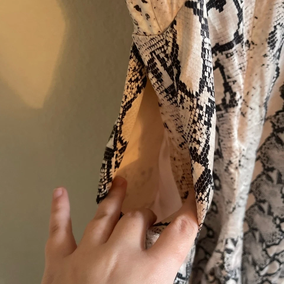 L’AGENCE Maeve Snake Print Pale Pink Wide Leg Silk Jumpsuit Womens Size 10 - Image 4 of 4