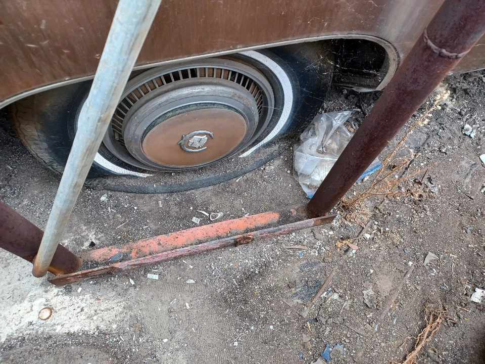 76 CADILLAC ELDORADO VIGA TRASERA ETIQUETA EJE USADO COMPLETO Foto 4 de 4