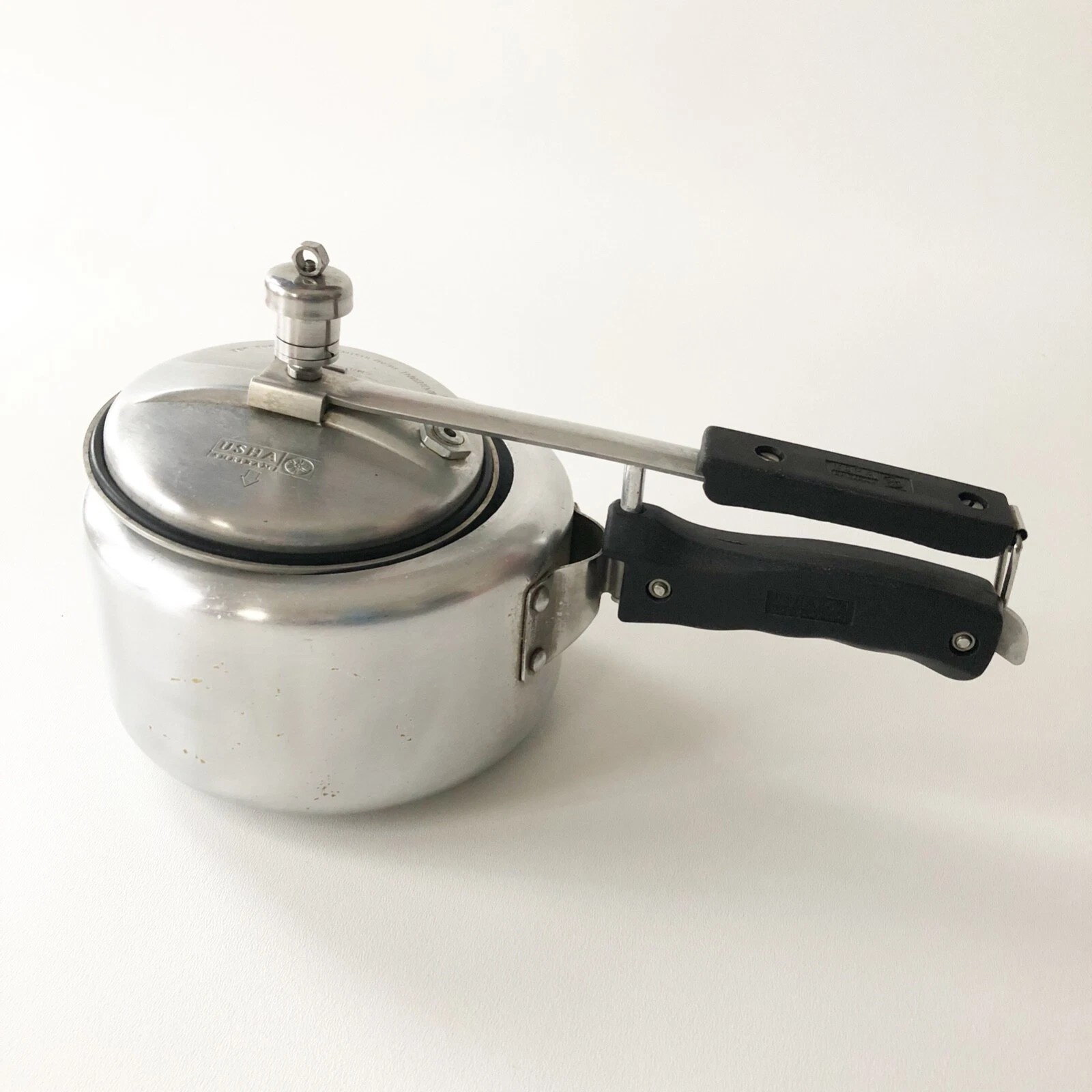 USHA SHRIRAM Induction Energy Saver Base Aluminum Pressure Cooker 2 Liters