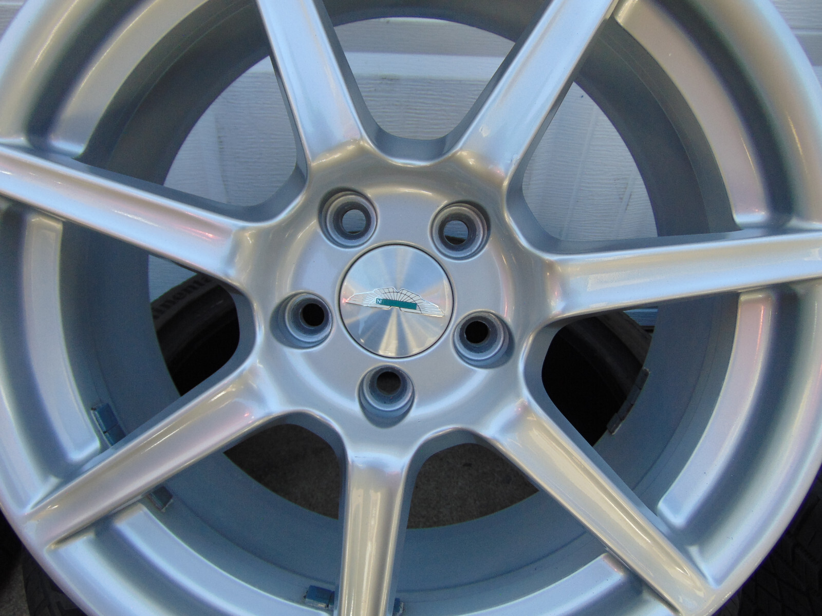 1 USED Silver OEM Aston Martin Vantage 19X8.5 Rim & TPMS 6G33-1007 FREE SHIPPING