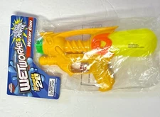 Hunson child water gun 9.5'' shoots over 20 ft.