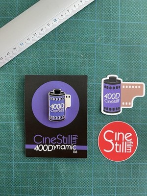 Cinestill 400D Emaille Pin und Aufkleber