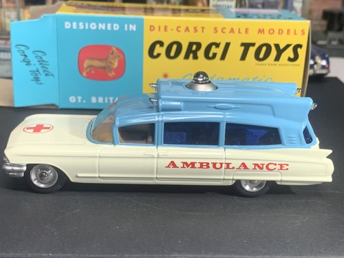 Corgi Toys 437 Superior Ambulance with extra New Release From CMC - Picture 5 of 9