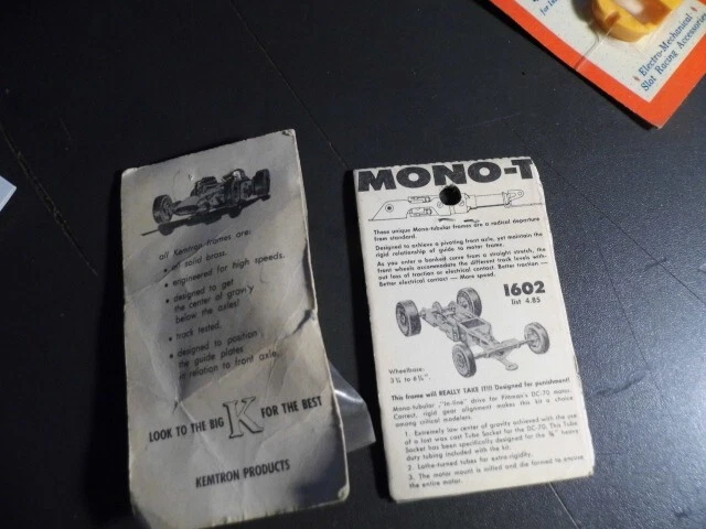 LOTE de 2 piezas KEMTRON Motor cepillo y montaje ranura coche NOS 1/24 latón 1815M raro Foto 2 de 2