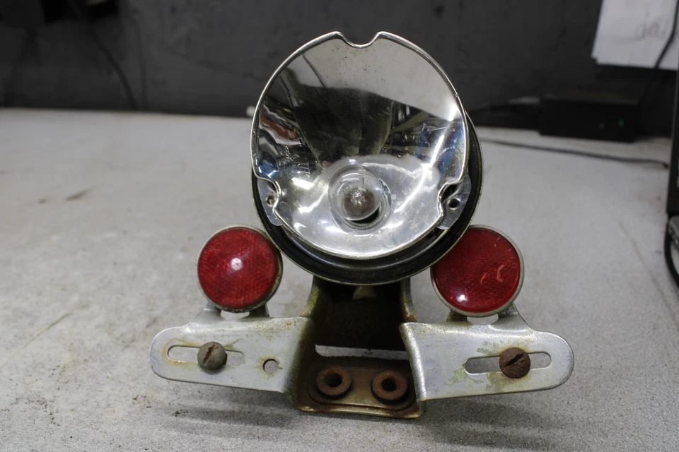 1972 Yamaha R5C 350 REAR BACK TAIL LIGHT MOUNT BRACKET O5-3858.PE - Image 2 of 4
