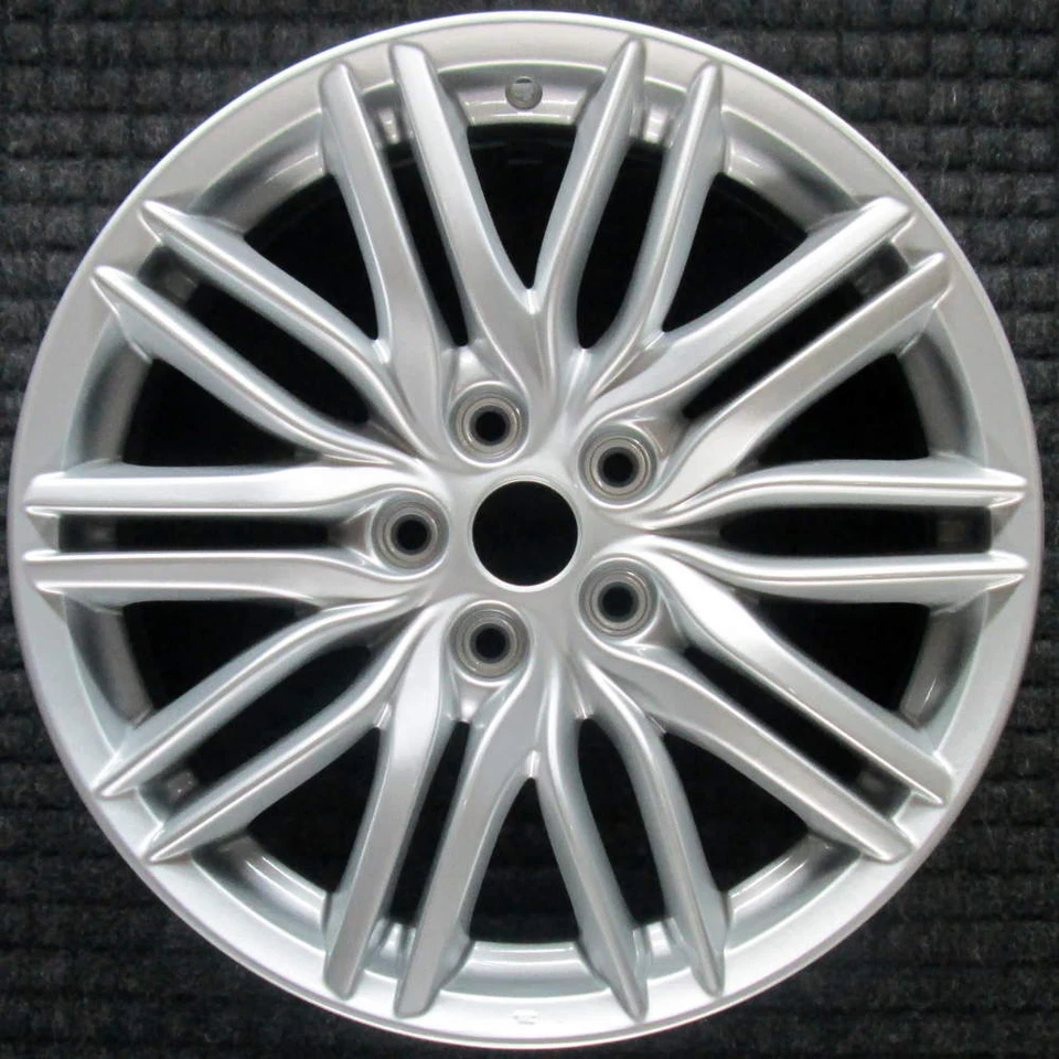Suzuki Kizashi Painted 18 inch OEM Wheel 2010 to 2013 - Image 4 of 4