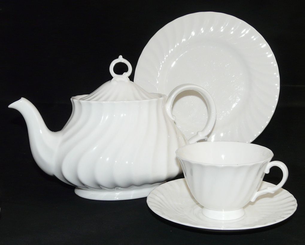 Royal Doulton England fine Bone China Cascade H 5073 uni weiß Teile zur