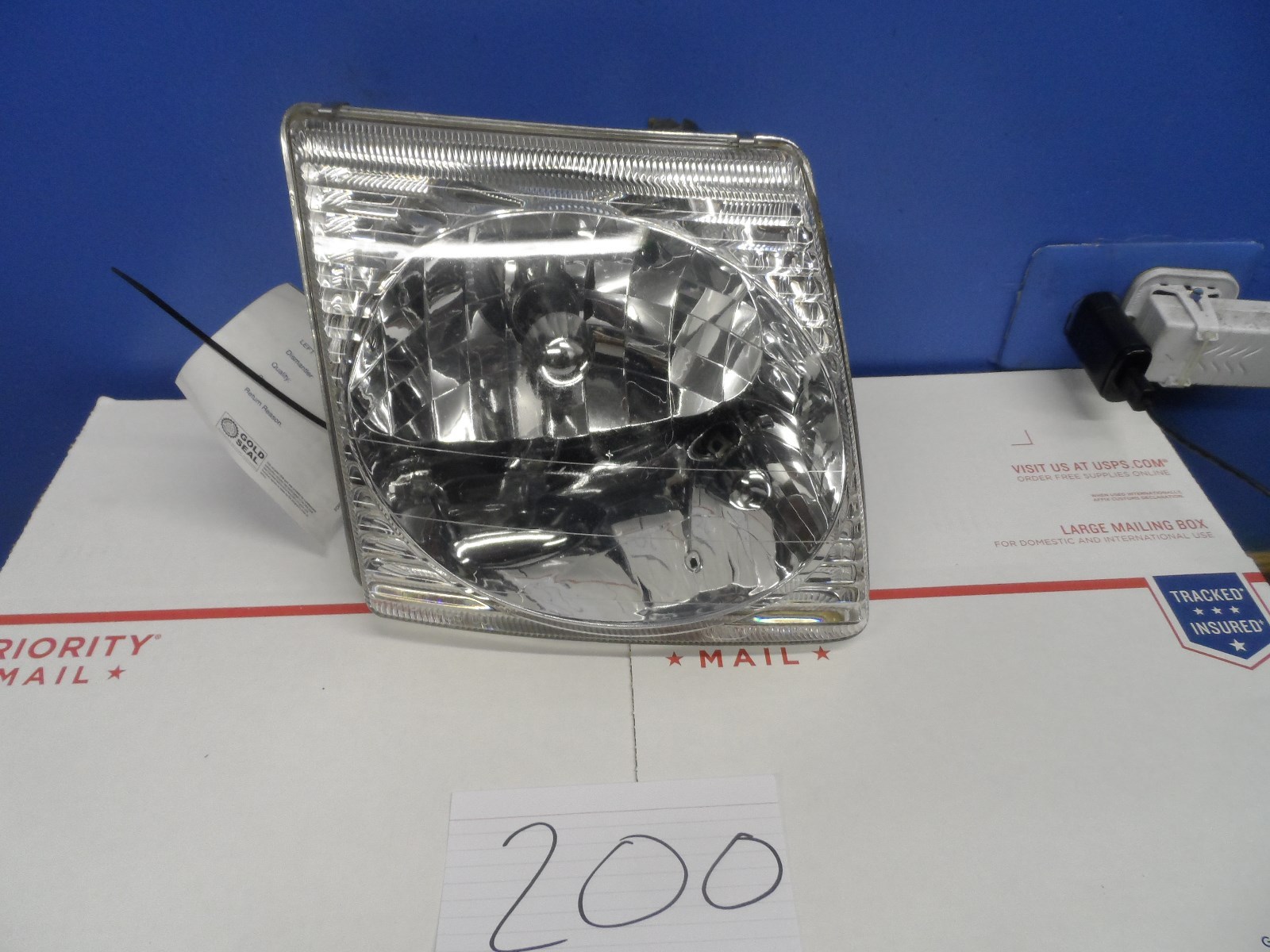 01 02 03 Ford Explorer 2 Door  Passenger  Side Halogen  Headlight front light