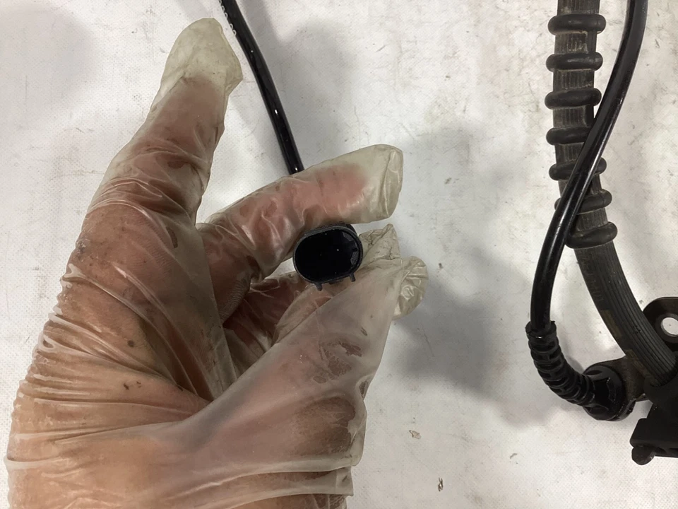 Оригинальная труба переднего тормозного шланга с кронштейном 6784636 для BMW 535i 2011–2016 годов выпуска. - Изображение 3 из 4